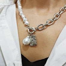 Pearl-Lock-Chains Necklace